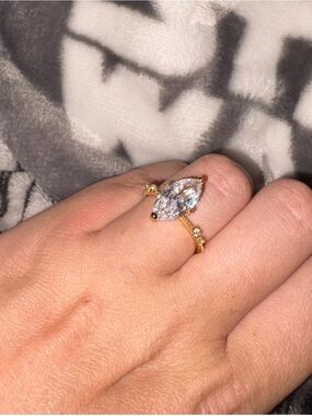 Glamorous Cubic Zirconia Decor Ring
